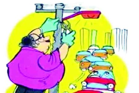 कुर्सी के लिए खंभे पर चढ़ने को तैयार साहब