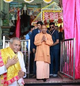 मुख्यमंत्री ने फूलों और लड्डूमार होली के जरिए रंगोत्सव 2025 का किया शुभारंभ